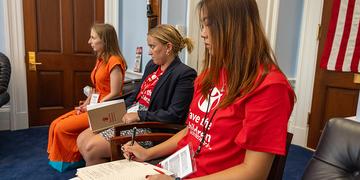 Washington, D.C., µÚÒ»³Ô¹Ï Action Network advocates meet a Senate member on Capitol Hill.-ch1869035-rec.jpg Washington, D.C., µÚÒ»³Ô¹Ï Action Network advocates meet a Senate member on Capitol Hill.-ch1869035-rec.jpg