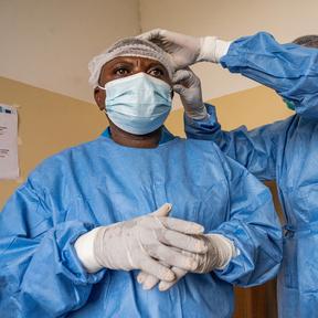 DRC - Ebola Health Clinic Nurse Jules - CH11590913 -sq