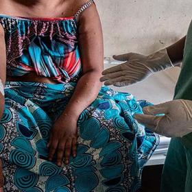 drc-mpox-health-worker-treatment-ch11133469-rec drc-mpox-health-worker-treatment-ch11133469-rec