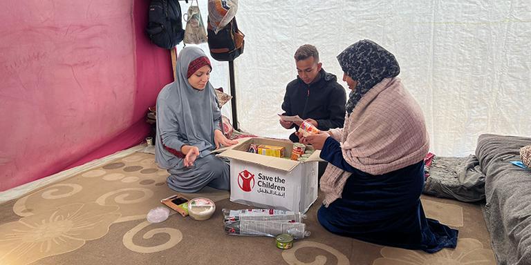 gaza-family-food-package-ch11241218-rec gaza-family-food-package-ch11241218-rec