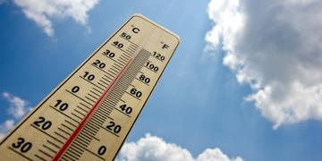 Extreme heat can cause illness and dehydration and even death. People who are at greater risk from the effects of heat include children, senior citizens and those who live in urban areas. Extreme heat can cause illness and dehydration and even death. People who are at greater risk from the effects of heat include children, senior citizens and those who live in urban areas.