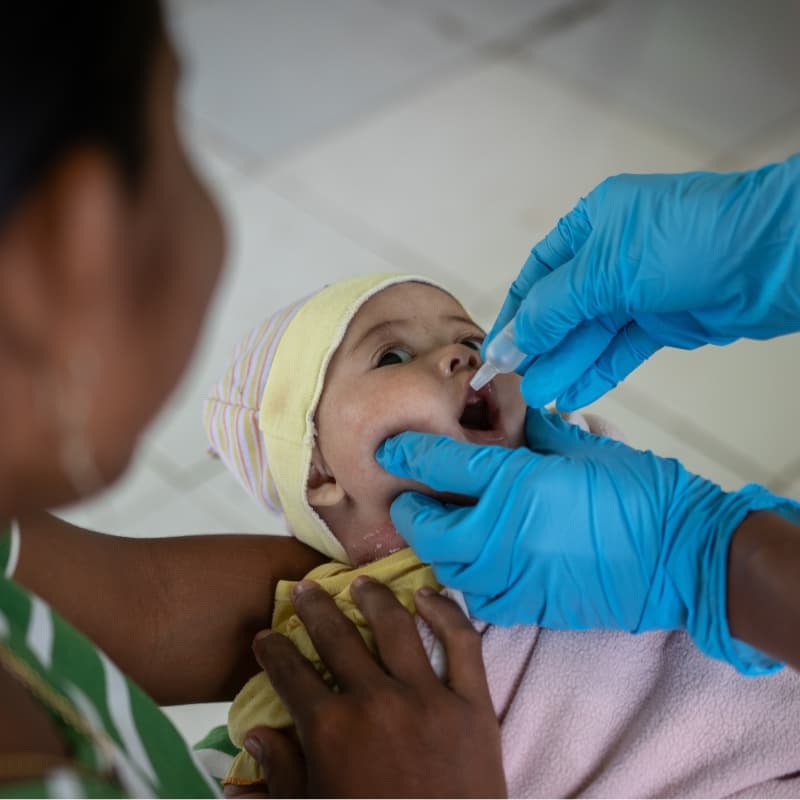Indonesia-baby-vaccination-CH11528939-sq