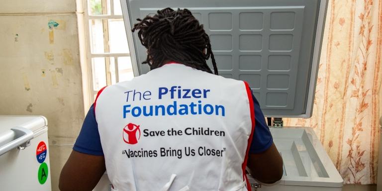 In Kenya, vaccines can now be stored locally in cold storage thanks to The Pfizer Foundation and Save the Children. In Kenya, vaccines can now be stored locally in cold storage thanks to The Pfizer Foundation and Save the Children.