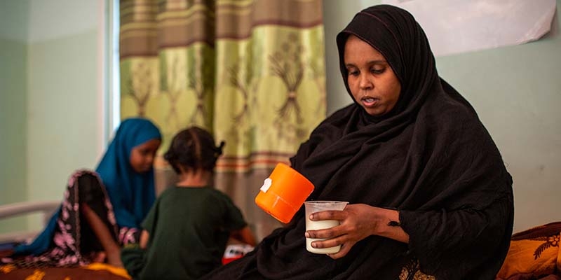 Somalia, a mom with her daughter who plays with another little girl at a stabilization center run by Save the Children in Puntland, Somalia. Somalia, a mom with her daughter who plays with another little girl at a stabilization center run by Save the Children in Puntland, Somalia.