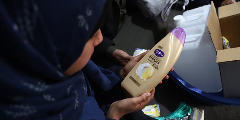 syria-refugees-hygiene-kits-ch11272609-rec syria-refugees-hygiene-kits-ch11272609-rec
