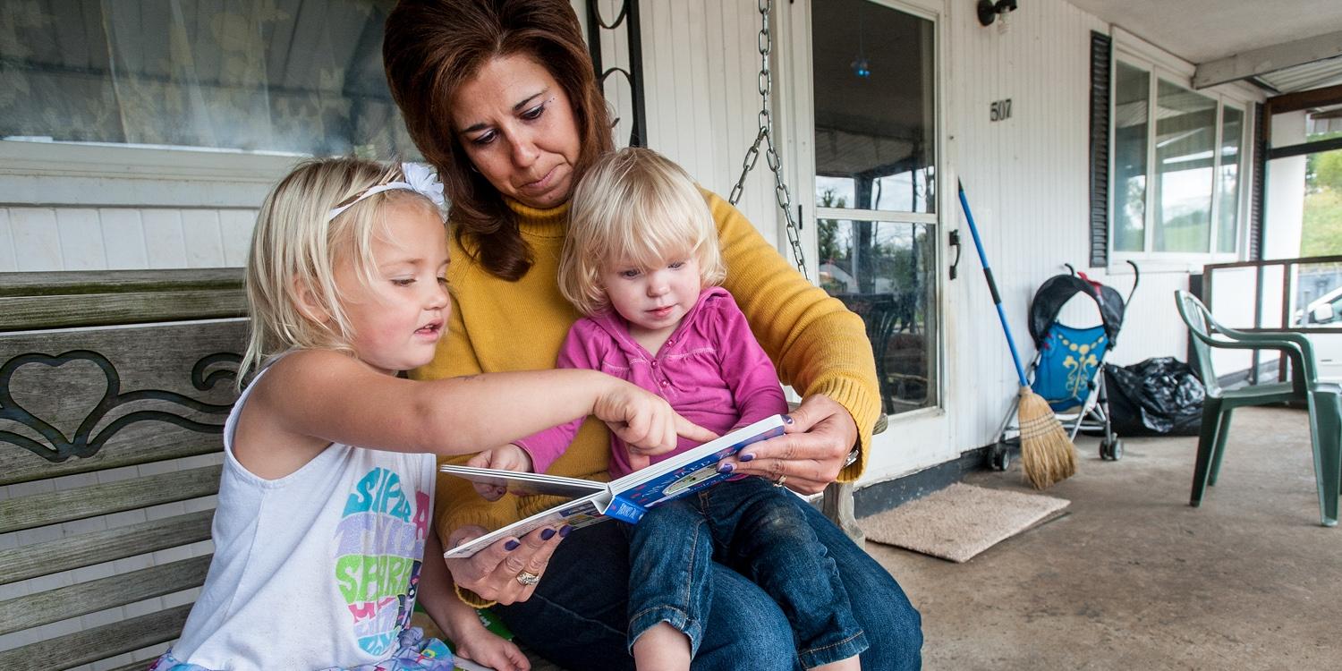 Tonya Bonecutter, Save the Children Early Steps for School Success Coordinator conducts an at home s