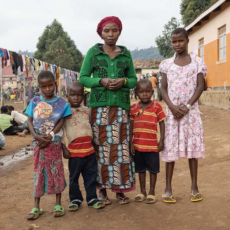 uganda-refugee-resettlement-displaced-family-ch11250045-sq