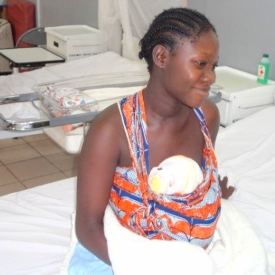 A mother in Liberia who just received chlorhexidine for her baby. Photo: Save the Children 2013.