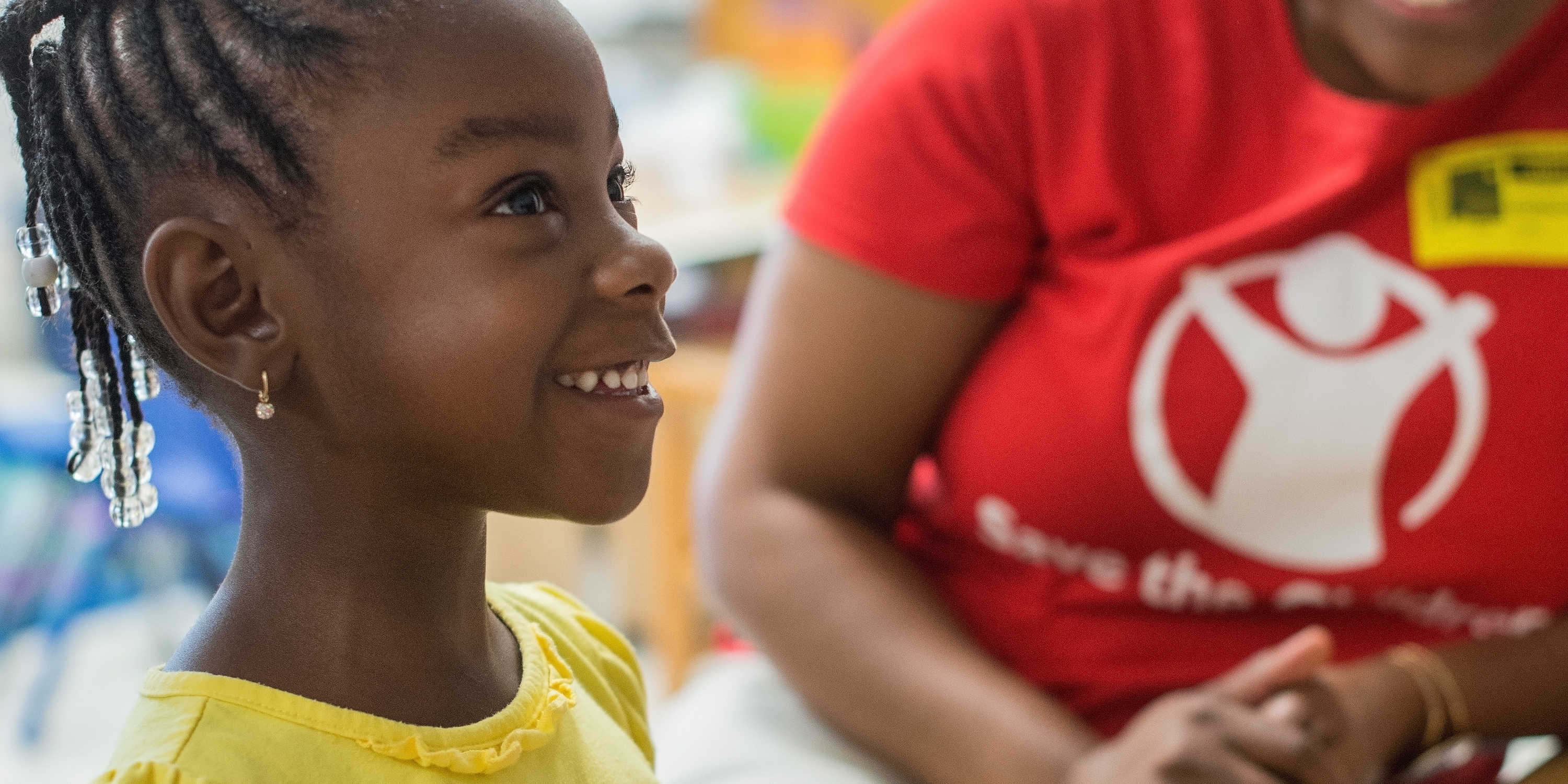 A kindergarten student of 5 years-old plays with interlocking cubes during her KinderBoost class. KinderBoost is a two-week kindergarten summer readiness camp designed to ease the transition to a structured school setting. Photo Credit: Susan Warner/Save the Children 2016.